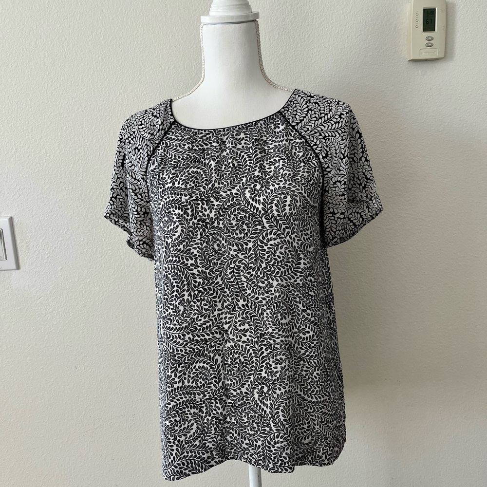 LOFT Black and White Leaf-Print Short Sleeve Blouse